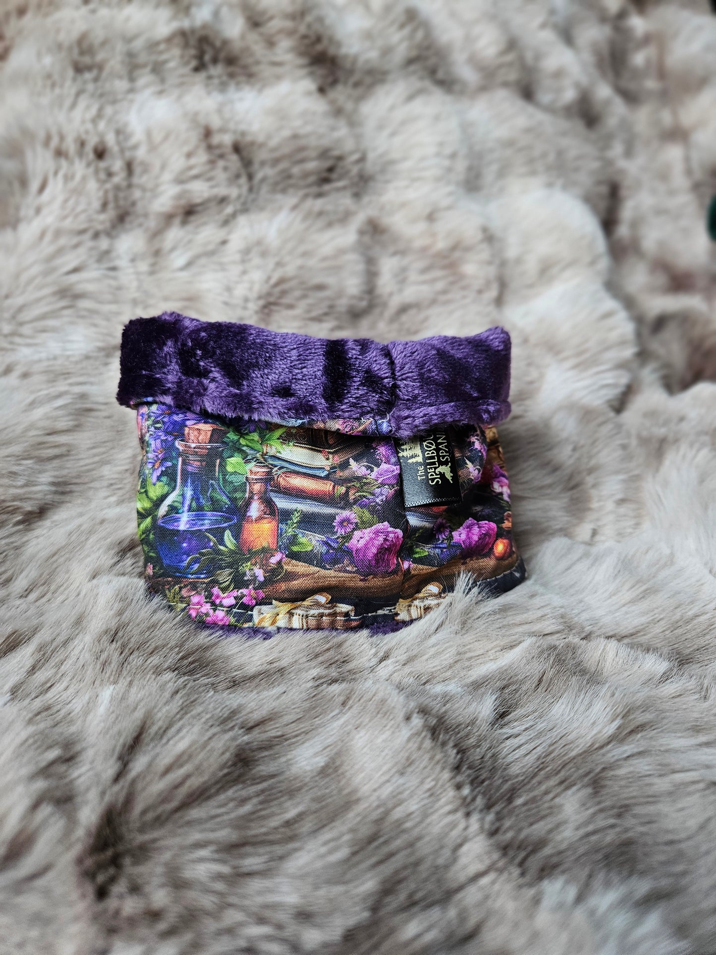 12" Lilac Library