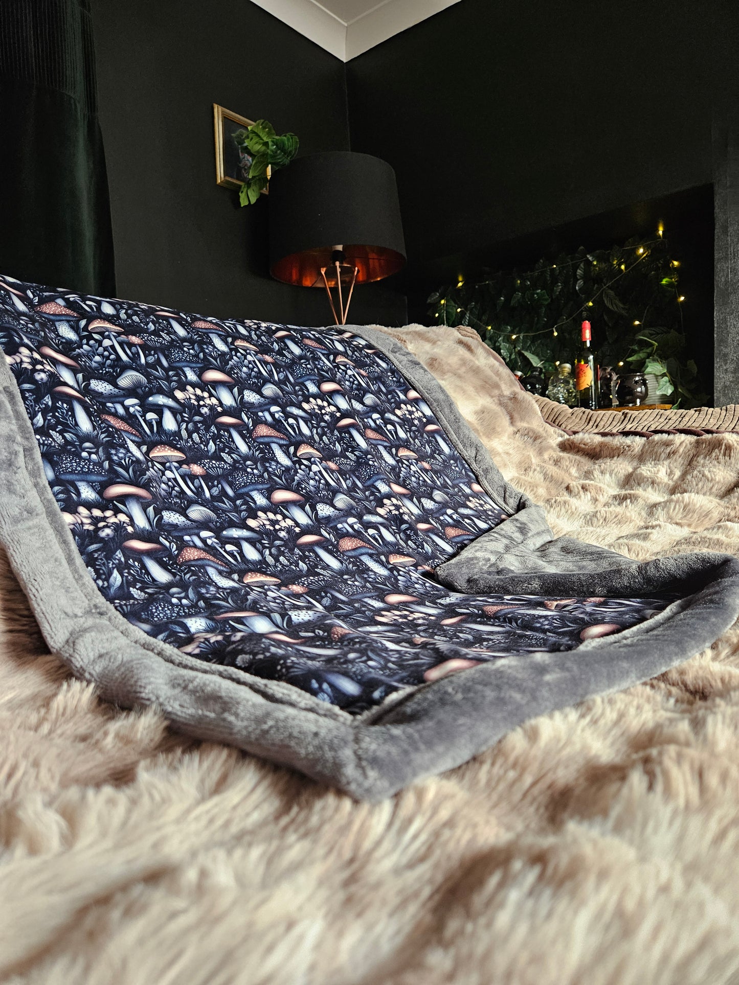 Luxury Dog Blanket - Chrome Caps