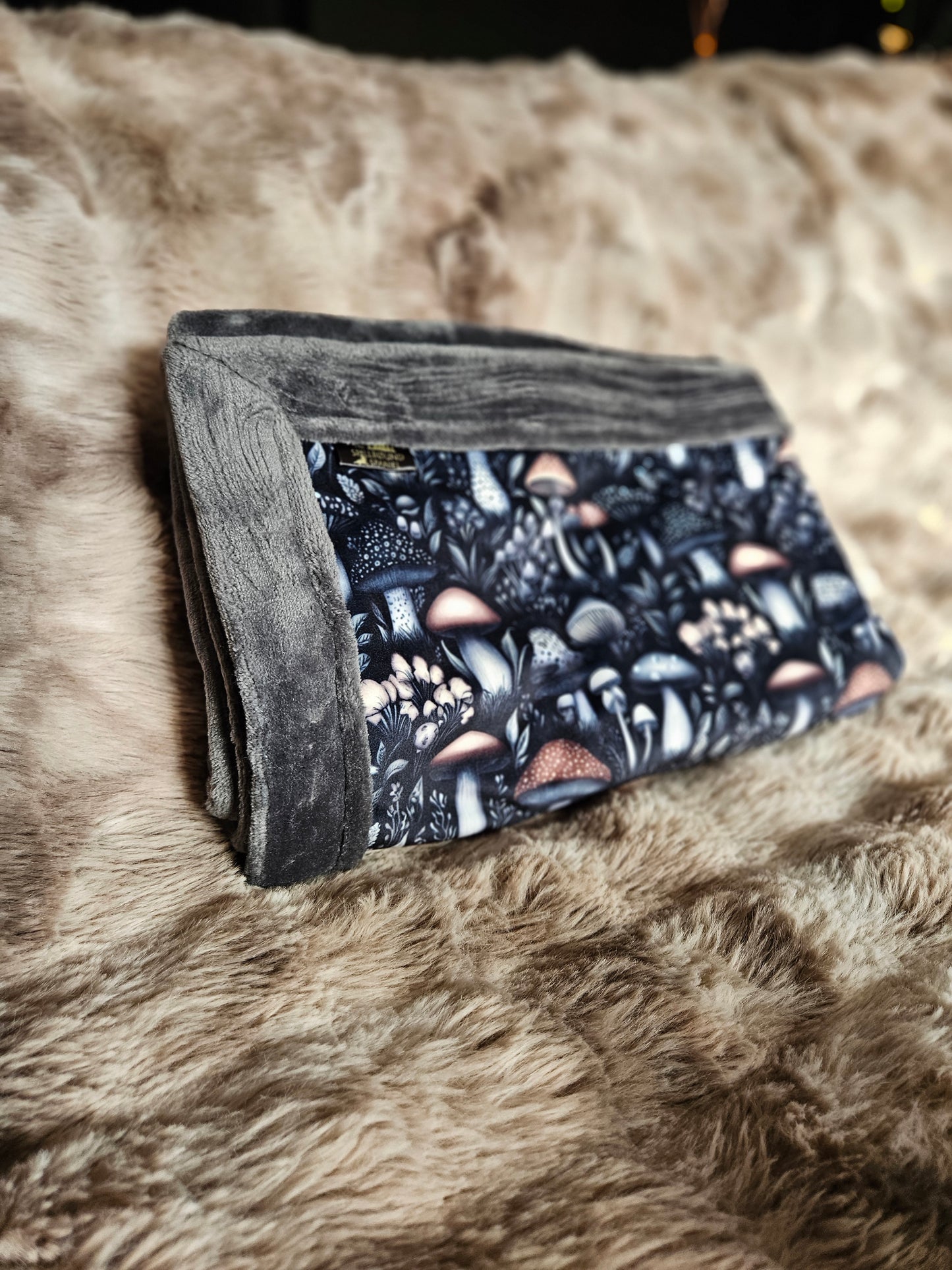 Luxury Dog Blanket - Chrome Caps